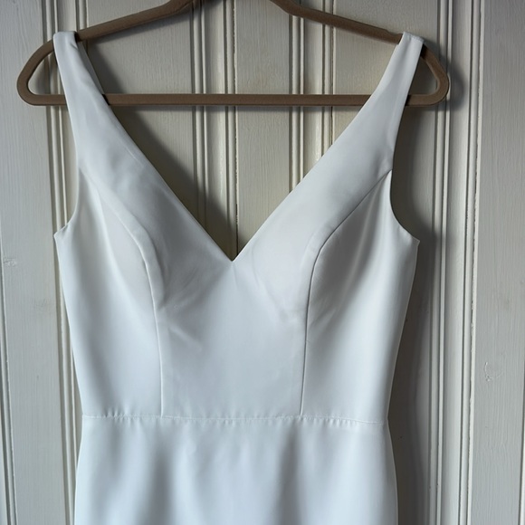 Gorgeous Sleeveless Wedding Gown V-Neck Ivory Long Train Size 6-8 - Picture 3 of 9